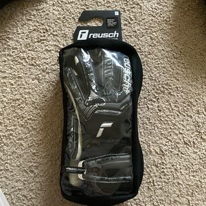 REUSCH GOALKEEPING GLOVES SZ 7 UNISEX